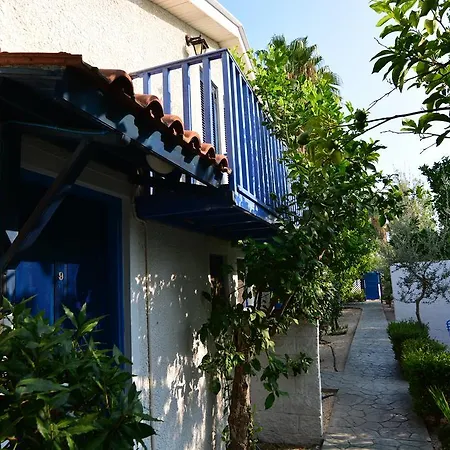 Ξενοδοχείο με διαμερίσματα Village 4*