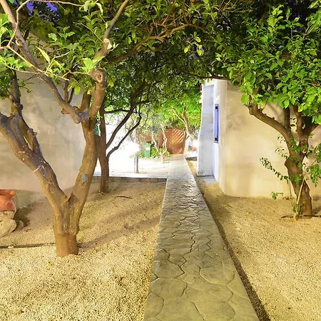 Ξενοδοχείο με διαμερίσματα Village Ξυλόκαστρο