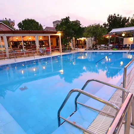 Ξενοδοχείο με διαμερίσματα Village 4*